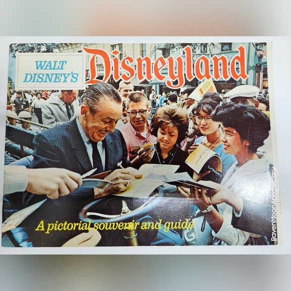 4 Walt Disney World /Disneyland Books - Picture 3 of 9